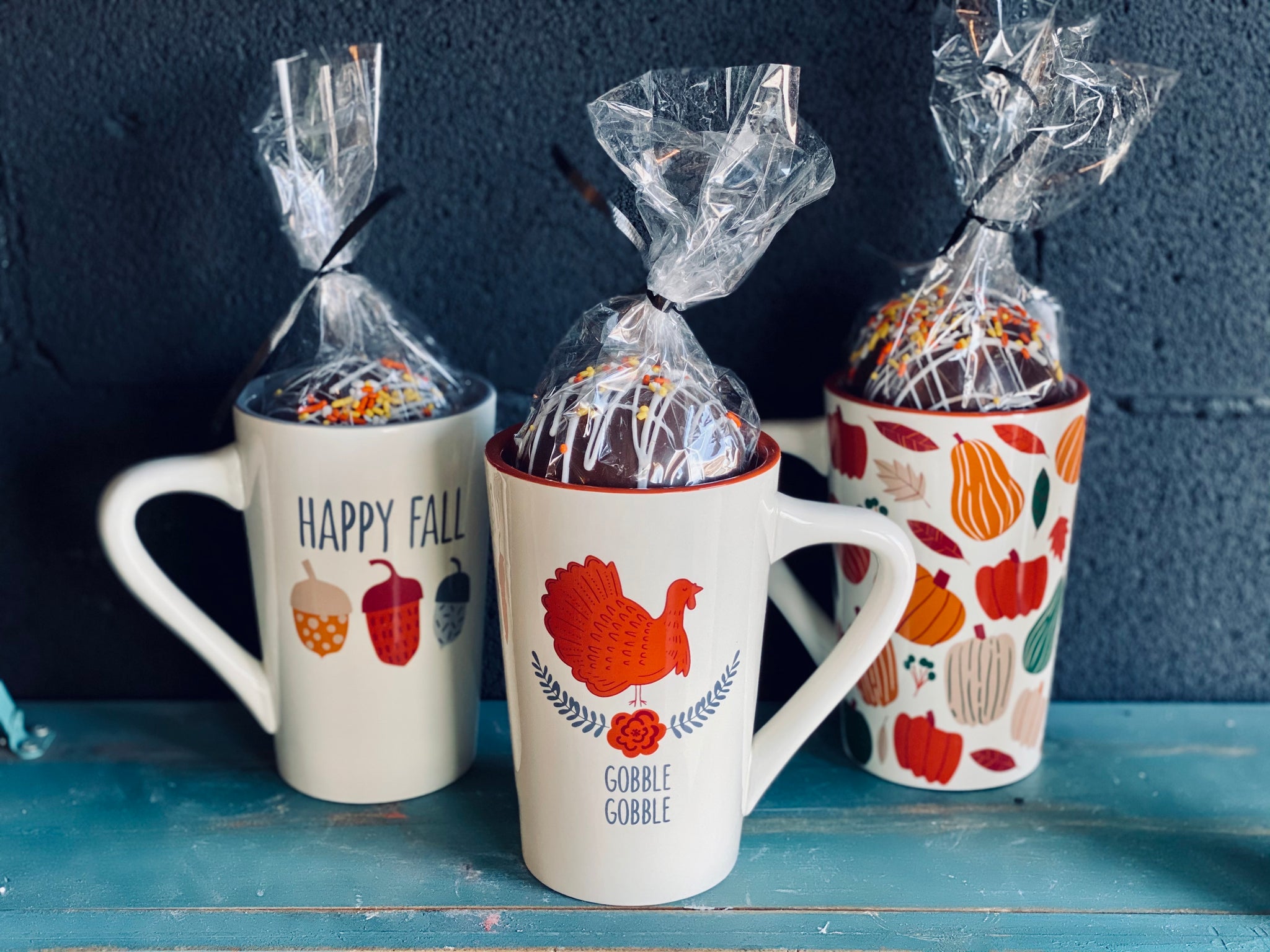 Hot Chocolate Bomb & Pottery Mug Gift Set – Meringue Bakery & Cafe