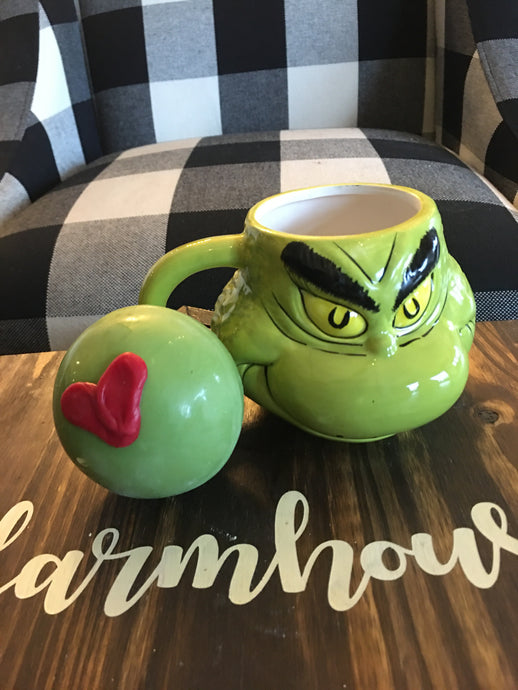 The Grinch holiday mug gift set.